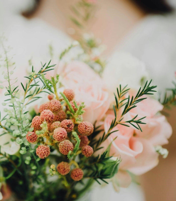 Creative Christmas Wedding Bouquet Ideas to Inspire Your Big Day
