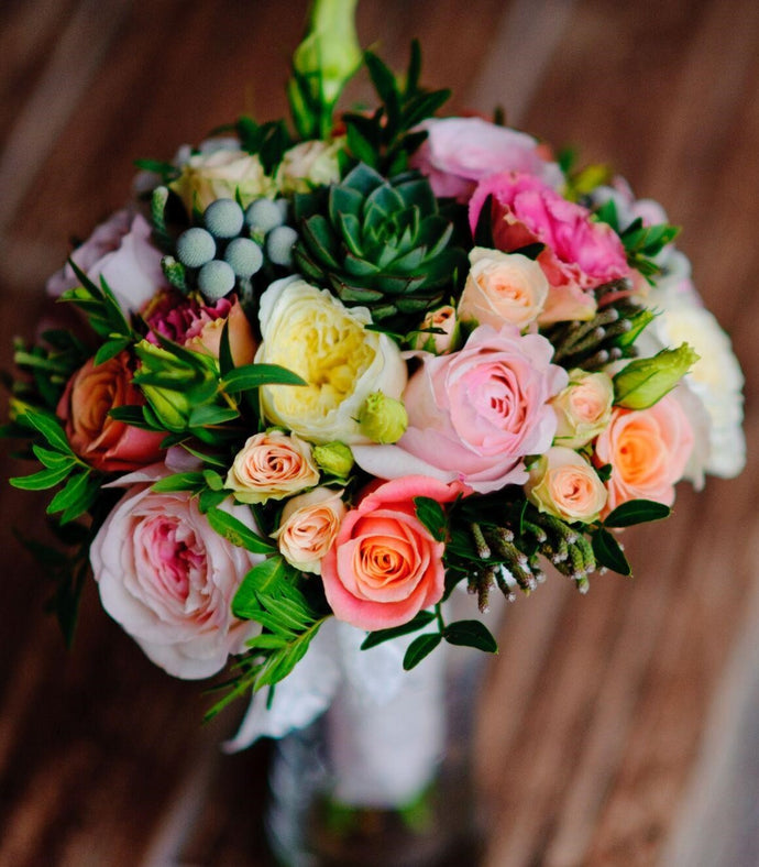 Flowers That Harmonize Beautifully With Roses in Bouquets
