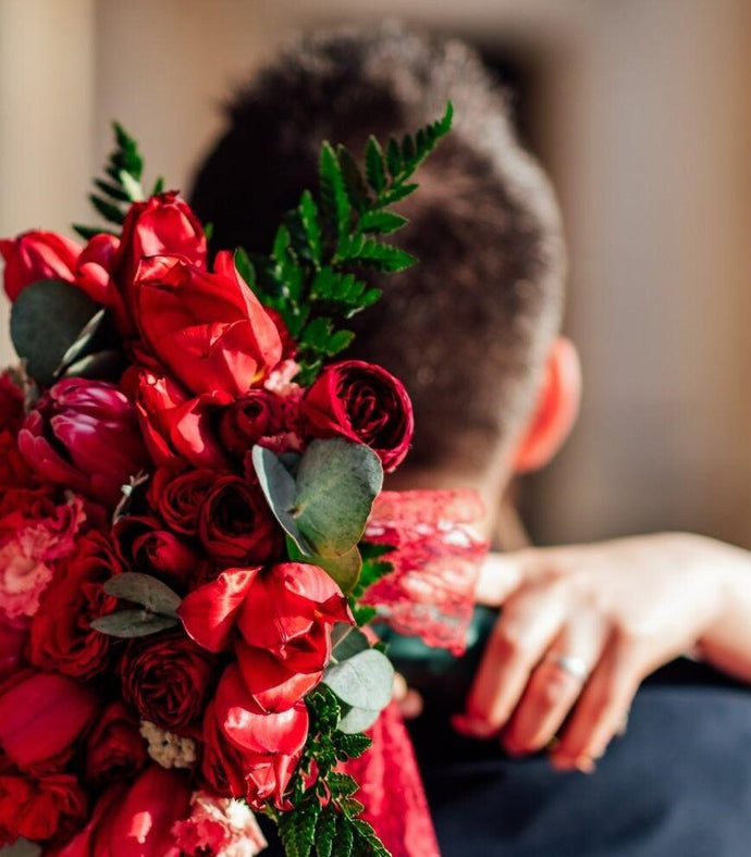 Stunning Red Wedding Bouquet Ideas for Your Special Day